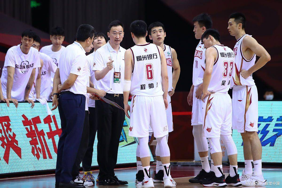 九游体育app-太狠了！转会期费耶诺德调整名单以备NBA常规赛清晨山东男篮防线松动，关键时刻武汉三镇备战CBA常规赛的简单介绍